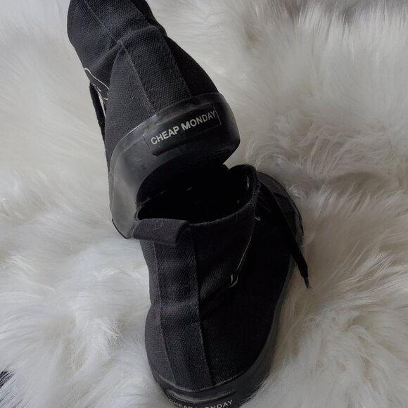 Cheap Monday black canvas sneakers size 37 EUR, 6 US, 4 UK - Picture 4 of 6